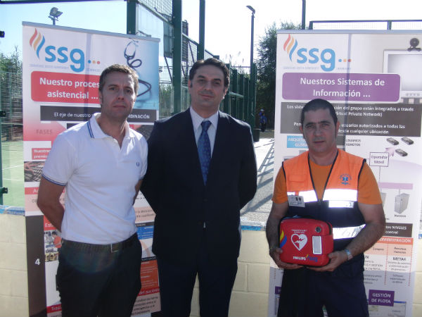 Miembros de Grupo SSG junto a delegado de Gobierno de la Junta de Andalucía, Francisco Javier Fernández